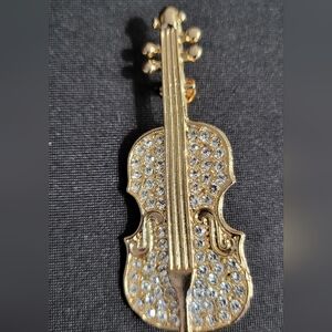 Goldtone Rhinestones Violin Brooch